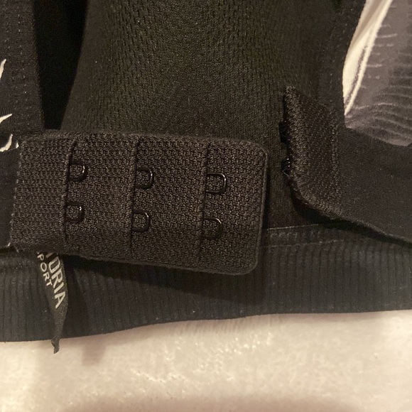 VICTORIA SPORT BRA Size 34D Pre-Owned Nice Condition Adjustable Straps - Picture 7 of 8